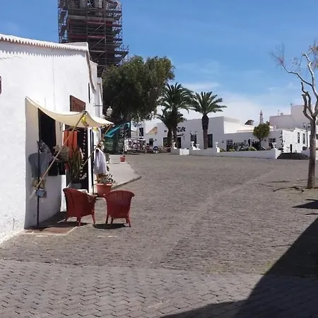 Πανσιόν From 2 Teguise (Lanzarote)