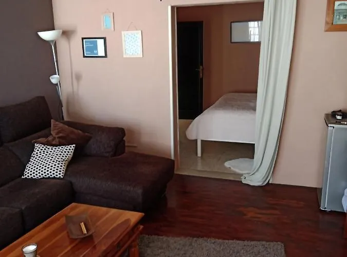 From 2 Πανσιόν