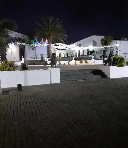 Πανσιόν From 2 Teguise (Lanzarote)