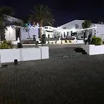 Πανσιόν From 2 Teguise (Lanzarote)